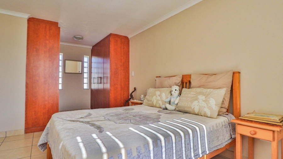 To Let 3 Bedroom Property for Rent in Heiderand Western Cape